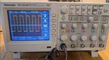 Tektronix tds2024b digital for sale Tektronix tds2024b digital for sale  CAMBRIDGE
