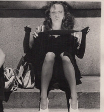 SUN TANNING WOMAN - Placa refletora e sombras 1977 fotografia prata gelatina, usado comprar usado  Enviando para Brazil