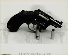 1981 Press Photo Charter Arms 44 arma Bulldog especial com aderência personalizada comprar usado  Enviando para Brazil