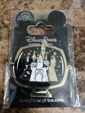 Pin de aniversario de miembro dorado de Disneyland serie de televisión Disneyland D23 2019 segunda mano  Embacar hacia Argentina