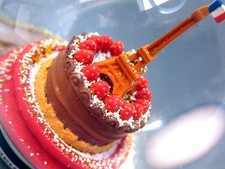 Globo de Neve Le Creuset Torre Eiffel Marinha 2019 Bolo de Morango Limitado Chocolate F comprar usado Globo de Neve Le Creuset Torre Eiffel Marinha 2019 Bolo de Morango Limitado Chocolate F comprar usado  Enviando para Brazil