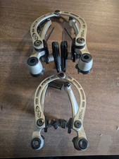 Paire étrier frein d'occasion Paire étrier frein d'occasion  Laignes