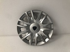 Copricerchio colore argento usato  Monza