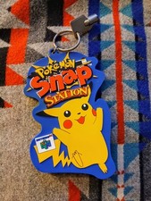 Chaveiro Pokemon Snap Station com chave Pikachu Nintendo 64 vídeo blockbuster 1999  comprar usado  Enviando para Brazil