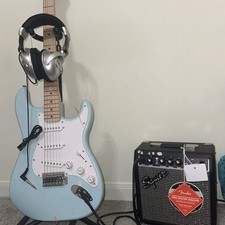 PACOTE - Guitarra elétrica Squier Blue Stratocaster edição limitada + amplificador Fender comprar usado  Enviando para Brazil