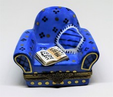 CAIXA LIMOGES - POLTRONA AZUL CONFORTÁVEL - LIVRO E TRAVESSEIRO - ÓCULOS 3D - GR comprar usado  Enviando para Brazil