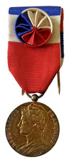 Medaille republique francaise d'occasion  Thiaucourt-Regniéville