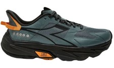 Scarpa running uomo usato  San Severino Marche