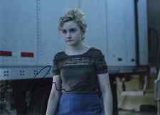 Julia garner autografata usato  Montesilvano