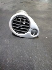 Grille ventilation gauche d'occasion  Origny-Sainte-Benoite