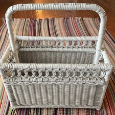 Vintage Shabby Chic Suporte de Revista de Vime Branco com Divisória e Alça comprar usado Vintage Shabby Chic Suporte de Revista de Vime Branco com Divisória e Alça comprar usado  Enviando para Brazil