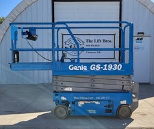 Electric scissor lift for sale  Chouteau