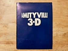 Usado, AMITYVILLE 3D 3-D 1983 Movie Press Kit with 3 B&W Promo Photos - Horror comprar usado Usado, AMITYVILLE 3D 3-D 1983 Movie Press Kit with 3 B&W Promo Photos - Horror comprar usado  Enviando para Brazil