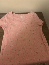 Cute flower top for sale  Shawneetown