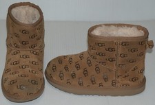 uggs 2 tan kids for sale uggs 2 tan kids for sale Urbana