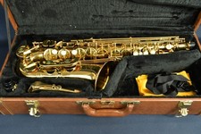 Sassofono contralto marcato usato  Spedire a Italy