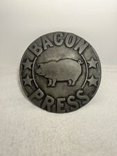 Prensa/grelha de bacon redonda de ferro fundido vintage com cabo de madeira , usado comprar usado Prensa/grelha de bacon redonda de ferro fundido vintage com cabo de madeira , usado comprar usado  Enviando para Brazil