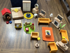 Lote de móveis de madeira para casa de bonecas Hape animais de estimação, casas para animais de estimação, camas, estar e muito mais!!  comprar usado  Enviando para Brazil