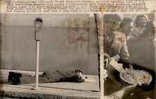 LG85 1975 UPI Wire Photo FRESH APPLE PIE Bomb Box Investigation San Francisco comprar usado  Enviando para Brazil