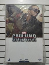 Hot toys falcon usato  Ruvo di Puglia