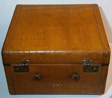 Mala antiga vintage Coronet Spelrein marrom couro bovino grão superior estampa de crocodilo comprar usado Mala antiga vintage Coronet Spelrein marrom couro bovino grão superior estampa de crocodilo comprar usado  Enviando para Brazil