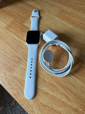 Apple Watch Series 4 44 mm estojo de alumínio prata com pulseira esportiva branca comprar usado  Enviando para Brazil