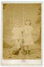 Photo cabinet sisters d'occasion  Expédié en Belgium