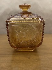 Caixa de puff quadrada vintage Weatmoreland/cortes afiados sob tampa  comprar usado Caixa de puff quadrada vintage Weatmoreland/cortes afiados sob tampa  comprar usado  Enviando para Brazil