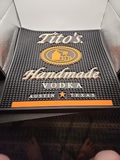 Tapete de barra de vodca Tito's comprar usado  Enviando para Brazil