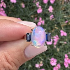 Usado, Cabochão oval de platina 3,89 ctw opala gelatina e anel lateral de safira corte esmeralda azul comprar usado  Enviando para Brazil