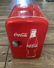 Mini geladeira Coca-Cola KWC-4C 4L sem suporte comprar usado Mini geladeira Coca-Cola KWC-4C 4L sem suporte comprar usado  Enviando para Brazil