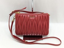 Używany, MIU MIU Matelasse Torba na ramię crossbody Pochette Czerwona skóra Autentyczna na sprzedaż  Wysyłka do Poland