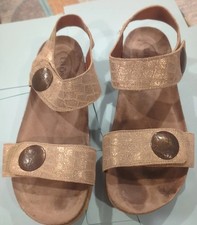 Taos women luckie for sale  Bellmore