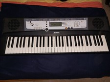 Tastiera yamaha e213 usato  Guglionesi