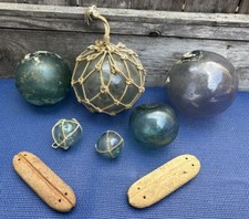 Lote de 6 bolas flutuantes de pesca de vidro antigas vintage e 2 flutuadores de madeira oblongos, usado comprar usado  Enviando para Brazil