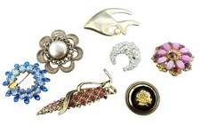 Bundle vintage brooches for sale  WARRINGTON