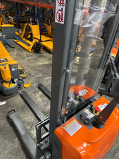 Apollolift used 3300lb for sale  Roselle