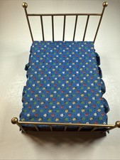 Casa de bonecas vintage miniatura escala 1:12 CAMA DE CASAL ~ moldura dourada ~ capas azuis comprar usado  Enviando para Brazil