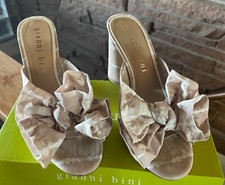 Used women tan for sale  Englewood