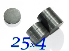Magneti ferrite 25x4mm usato  Deruta