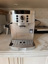 Longhi magnifica ecam22.110.sb usato  Prato