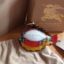 Portachiavi pesce burberry usato  Scilla