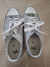 shoes vty for sale  PEEBLES
