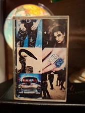 Achtung baby musicassetta usato  Canosa di Puglia