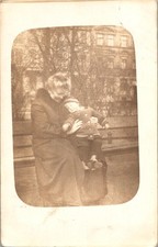 Cartão postal foto cartão armário banco parque mãe e filho 1910 N 79 9 sépia comprar usado Cartão postal foto cartão armário banco parque mãe e filho 1910 N 79 9 sépia comprar usado  Enviando para Brazil