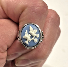 Anel silhueta vintage 1983 Avon Cameo tamanho 5 pombas brancas pássaros em azul comprar usado  Enviando para Brazil