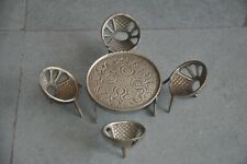 Conjunto de cadeira de mesa antiga de bronze gravada artesanal para casa de bonecas bebê  comprar usado  Enviando para Brazil