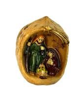 Presepe nella noce usato  Napoli