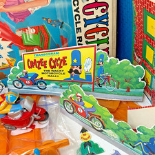 Crazee Cycle 1966 conjunto de dublês de motocicleta motorizado correndo da polícia jogo de brinquedo comprar usado Crazee Cycle 1966 conjunto de dublês de motocicleta motorizado correndo da polícia jogo de brinquedo comprar usado  Enviando para Brazil