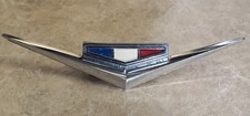 1962-1963 Chevrolet Impala OE Fender V emblema GM 3791999  comprar usado  Enviando para Brazil